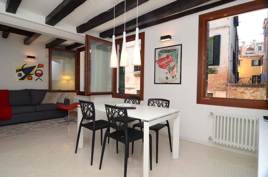 Apartment Mirrors Venedig